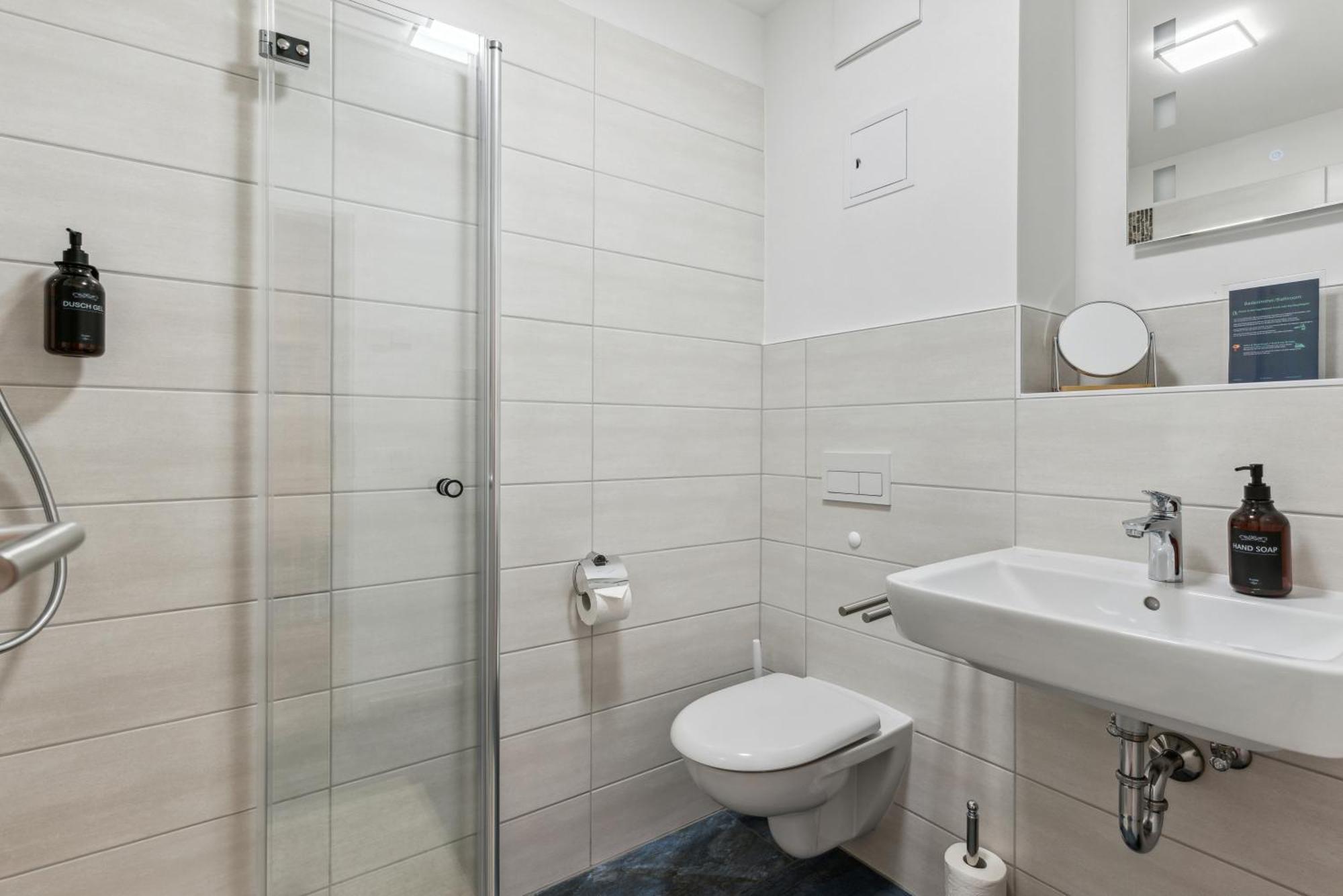 Vorstadtoase Fuer 2 - Netflix, Parkplatz, Naehe Ber, Queensize-Bett Eichwalde Exterior photo